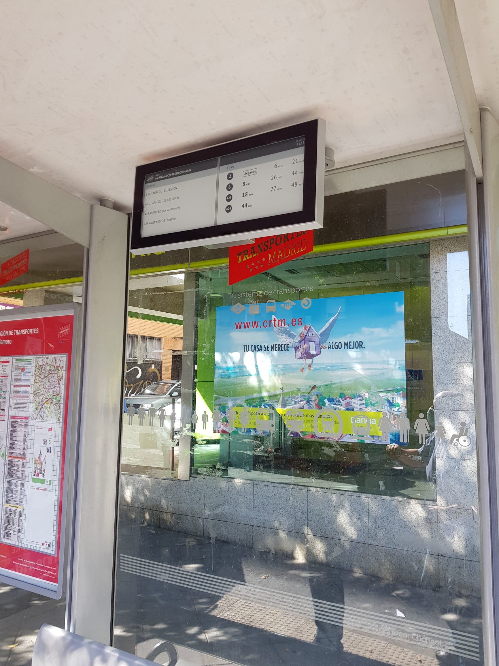 Papercast Solar Madrid trials power efficient, solar powered e-paper bus stop signs ...